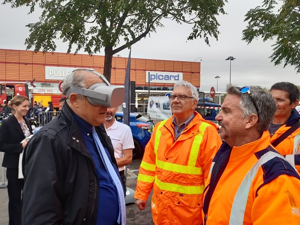 Monsieur le Préfet du Gard avec les agents de la DIRMED