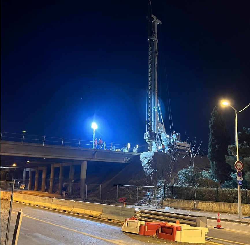 Forage des pieux de l'élargissement de l'ouvrage d'art (pont)